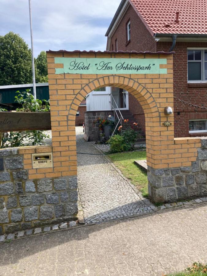 Hotel Am Schlosspark Mallin Eksteriør billede
